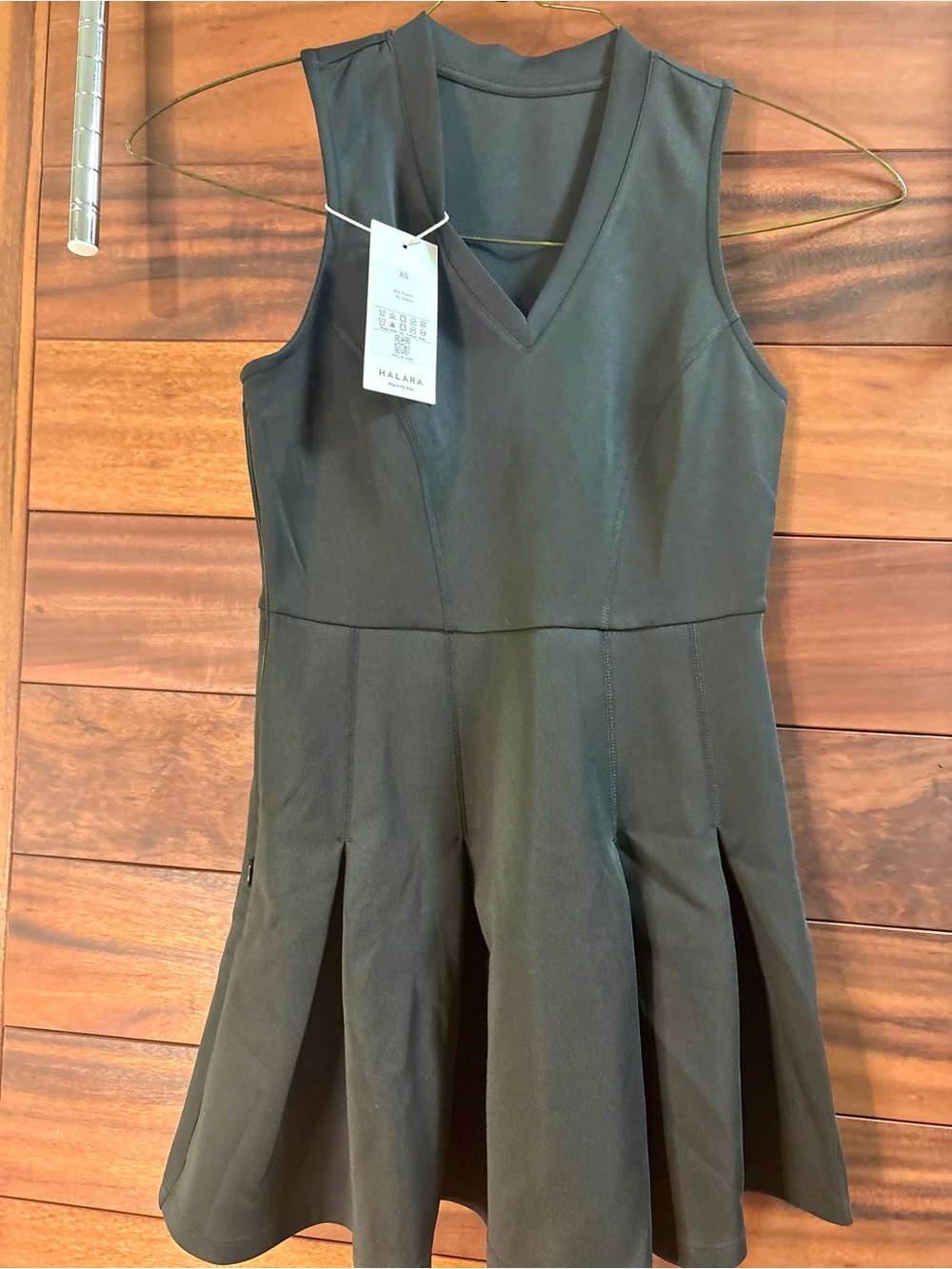 HALARA Black V-Neck Sleeveless Athletic Dress